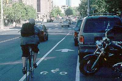 9905N11R37Cambridge Bike Lane med.jpg (18377 bytes)